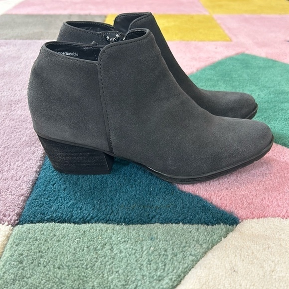 Blondo Villa Waterproof Dark Grey Suede Ankle Boots Booties - Picture 3 of 17